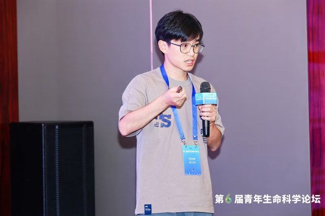 何教授